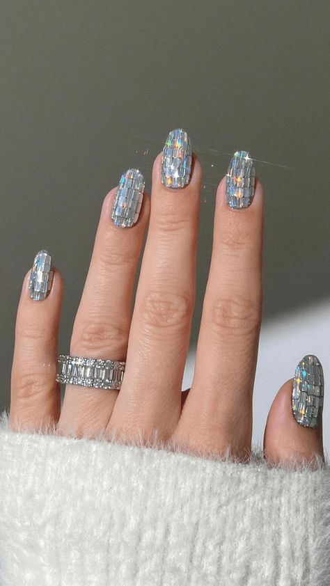 Disco Ball Nails Are Like a Party for Your Fingertips—Here's How to Get the Look Party Nails Designs Birthday, Disco Nail Ideas, Disco Nail Designs, Disco Party Nails, Mirror Ball Nails, Disco Ball Nails Designs, Mirrorball Nails, Disco Gel Nails, Silver Disco Nails