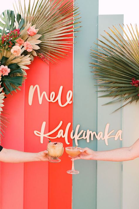 Hawaiian Christmas Table Decor, Mele Kalikimaka Christmas Party Decor, Happy Huladays Party, Hawaiian Christmas Theme, Jimmy Buffet Christmas, Hawaiian Theme Christmas Party, Tropical Holiday Party, Tiki Christmas Decorations, Hawaiian Christmas Party Decorations