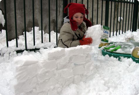 A recycled DIY simple idea to make igloo bricks Recycled Diy, Diy Simple, Diy Recycle, Recycling, Toys, Outdoor Decor, Home Decor, Home Décor