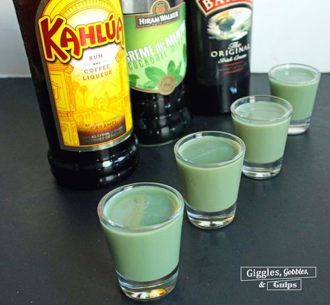 Shots Alcohol Recipes, Baileys Coffee, Cocktail Drinks Alcoholic, Shots Alcohol, Mixed Drinks Alcohol, Yummy Alcoholic Drinks, Liquor Drinks, Boozy Drinks, Mixed Drinks Recipes