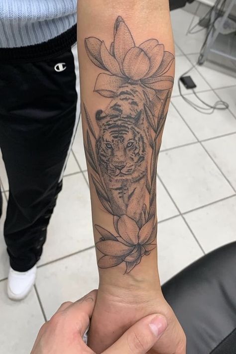 Women Tiger Tattoo Sleeve, Elegant Upper Arm Tattoos For Women, Tiger Tattoo Forearm Women, Tiger Tatoos Woman, Tiger With Leaves Tattoo, Pretty Tiger Tattoo, Arm Tattoos For Women Tiger, Tiger And Flower Tattoo For Women, Jungle Tattoo Ideas For Women