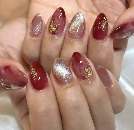 Maroon Nail Art, Maroon Nail Designs, Nail Art Designs For Beginners, Nail 2023, Red Nail Art Designs, Easy Nail Art Designs, Korean Nail Art, Fake Nails Designs, Maroon Nails