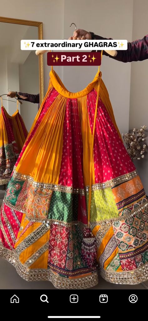 Hot Blouse Designs, Latest Traditional Dresses, Chaniya Choli Designs, Garba Dress, Navratri Dress, Trendy Outfits Indian, Diy Fashion Scarf, Navratri Chaniya Choli, Lehenga Designs Simple