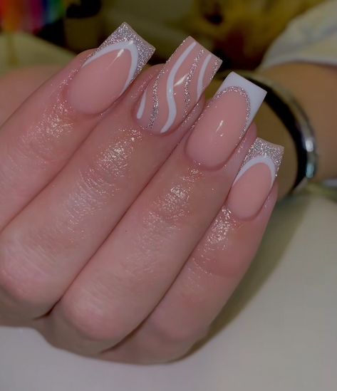 Nails Art Simple, Lilac Nails Design, Art For Short Nails, Nail Art For Short Nails, Nail Art Inspo, Nails Art Ideas, Lilac Nails, Nail Art Tips, Summer Nail Art