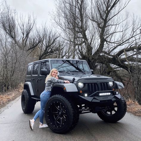 Jeep Photoshoot Ideas, Jeep Photoshoot, Jeep Wrangler 2 Door, Wrangler 2 Door, Door Pictures, Two Door Jeep Wrangler, Jeep Wrangler Girl, Jeep Photos, Custom Jeep Wrangler