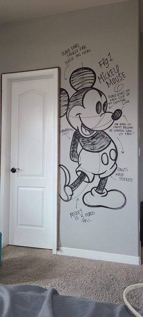 Drawing Ideas For School Walls, Disney Picture Wall Ideas, Mickey Mouse Wall Mural, Disney Room Design, Disney Wall Drawings, Mickey Mouse Themed Bedroom, Disney Wall Murals Paint, Mickey Room Decor, Subtle Disney Room Decor