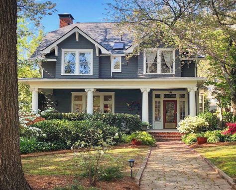 Ansley Park on Instagram: “This beautiful grandame is nestled underneath the Midtown skyline. It’s a mix of architectural styles but somehow it all works.  What do…” American Family House, Houses Suburban, Modern Starter Home, American Suburban House, American Homes Exterior, Cottage House Aesthetic, House Aesthetic Exterior, 70s House Exterior, Urban Houses