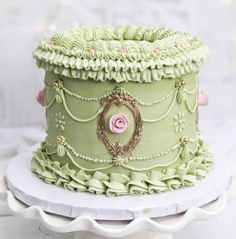 vintage cake daze Vintage Ruffle Cake, Princess Vintage Cake, Vintage Baby Shower Cake, Rococo Cake, Lambeth Cakes, Cameo Cake, Victorian Cake, Frog Wedding, Bridesmaid Baskets