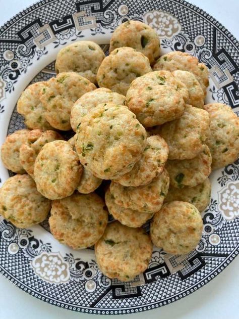 Fine Southern Dish Cheesy Jalapeno Shortbread 12 Tomatoes, Jalapeño Shortbread, Jalapeño Rolls, Short Cake Recipe, Mexican Favorites, Cooking Panda, Short Bread, 12 Tomatoes Recipes, Bread Crackers