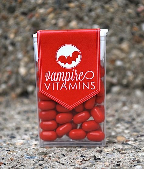 Vampire Vitamins Halloween Treat Twilight Party, Vampire Party, Halloween Goodies, Halloween Tags, Halloween Treat, Theme Halloween, Halloween Recipes, Fete Halloween, Hallows Eve