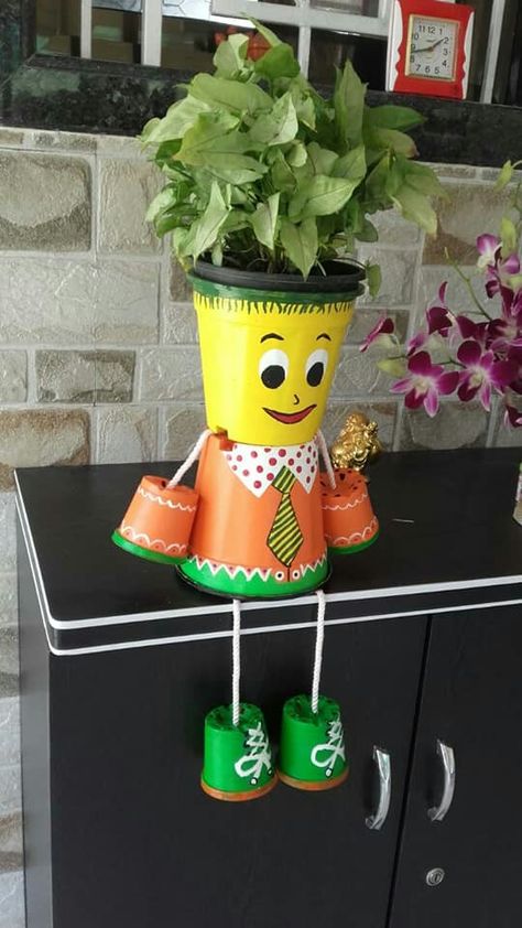 Best Out Of Waste Ideas For Competition, Clay Krishna, Plant Pots Crafts, Plastic Bottle Crafts Diy, Hanging Craft Ideas, Pot Art, Plastic Bottle Art, Flower Pot Design, Painted Pots Diy