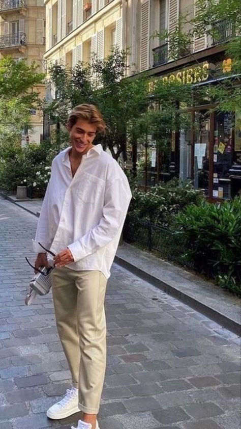 Nice summer outfit with the old money styled Linen shirt. Get one now on the link! Business Casual Jewelry Men, Boy European Style, Outfits Betos Boy, Preppy Style Men Summer, Mens Outfits 2023 Summer, Mens Neutral Outfit Summer, Italian Boy Outfit, Summer Outfit Men 2023, Preppy Man Outfits