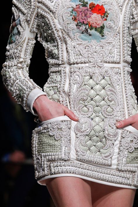 Balmain Fall 2012 Ready-to-Wear Fashion Show Details Cross Stitch Dress, Balmain Runway, Dress Fashion Show, Christophe Decarnin, Stitch Dress, Pearl Dress, Looks Style, Carolina Herrera, Fashion Details