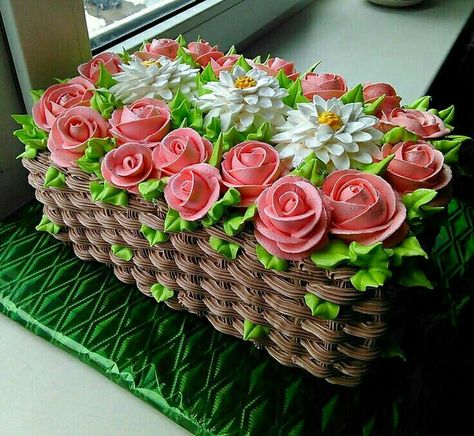 Canasta de flores Cake Decorating Roses, Basket Weave Cake, Flower Basket Cake, Tårta Design, Cake Basket, Cake Decorating Flowers, Fresh Cream, Gorgeous Cakes, Floral Cake