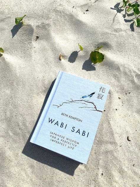 Wabi Sabi Book, Wabi Sabi Lifestyle, Japanese Wisdom, Wabi Sabi Japanese, Books Wishlist, Japanese Poetry, Pretty Books, Book Wishlist, Find Happiness