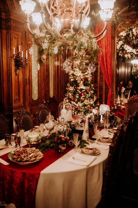 Christmas at victoria mansion, portland, maine Christmas In A Mansion, Christmas Royal Ball Aesthetic, Vintage Christmas Party Aesthetic, Vintage Christmas Tablescapes, Mansion Christmas Decor, Victorian Christmas Table, Victorian Christmas Dinner, Victorian Christmas Party, Victorian Christmas Aesthetic