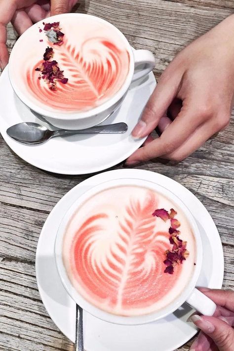 This Pretty Pink Rose Latte Is Here to Save You From Unicorn Fatigue Rose Latte, Pink Latte, Coffee Latte Art, Pink Foods, Latte Recipe, Pretty Drinks, Coffee Photography, Coffee Latte, Latte Art