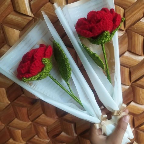 Crochet single rose Bouquet 🌹✨🪽DM TO ORDER handmade Customization also available Dm for queries TAGS : #crochetersofinstagram #customized #crocheting #crochet #crochetflowerbouquet #crochetrose #crochetflower #cute #flowers #flowerbouquet #foreverflowers #handmade #handmadeisbest #madeinkashmir🍁 #kashmir #instagram #igtrends #igreach #instagramalgorithm #instahack #igreach #explorepage #explore Flower Bouquet Crochet, Single Rose Bouquet, Bouquet Crochet, Instagram Algorithm, Forever Flowers, Cute Flowers, Single Rose, Crochet Rose, Rose Bouquet