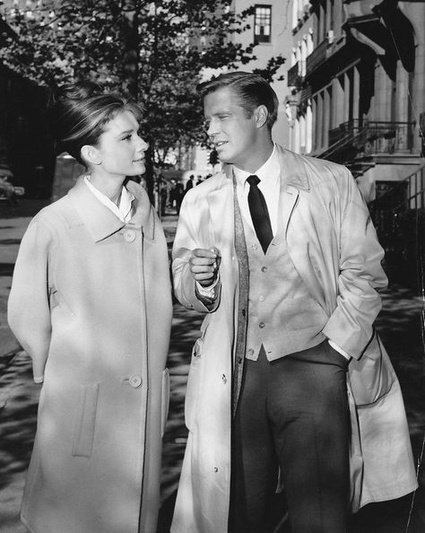 Audrey Hepburn and George Peppard photographed together during the production of Breakfast at Tiffany’s, in NYC, New York, November 1960. George Peppard, Audrey Hepburn Quotes, Holly Golightly, Gregory Peck, Audrey Hepburn Style, Breakfast At Tiffany's, Carla Bruni, Breakfast At Tiffanys, British Actresses