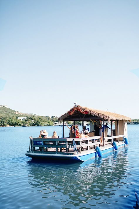 Fun bachelorette party idea - tiki boat party {Courtesy of Camille Styles} Pontoon Boat Party, Tiki Boat, Pontoon Party, Small Pontoon Boats, Pontoon Houseboat, Boat Bar, Party Barge, Boat Luxury, Floating Restaurant