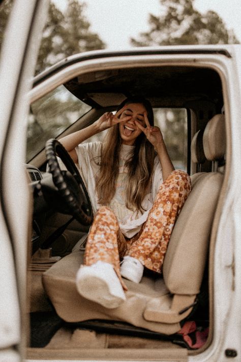 Vintage Van Photoshoot, Bell Bottom Senior Pictures, Vintage Camper Photo Shoot, Campervan Photoshoot, Vw Photoshoot, Flannel Photoshoot, Vintage Truck Photoshoot, Camper Photoshoot, Vw Bus Photoshoot