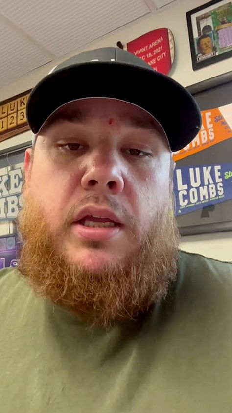 Luke Combs’ Nashville Bar Takes its Name from One of His Chart-Topping Hits Apple Cards, Nashville Bars, Country Backgrounds, Luke Combs, Apple Gift Card, Video Call With Boyfriend Screen Photo, Downtown Nashville, Screen Photo, New Photo Download