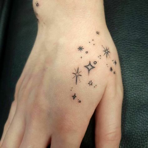 Moon And Star Hand Tattoo, Hand Stars Tattoo, Stars On Hands Tattoo, Filler Tattoo Ideas Gap Stars, Saltburn Tattoo Ideas, Small Scattered Tattoos, Drawings Of Stars, Stars On Hand Tattoo, Stars Hand Tattoo