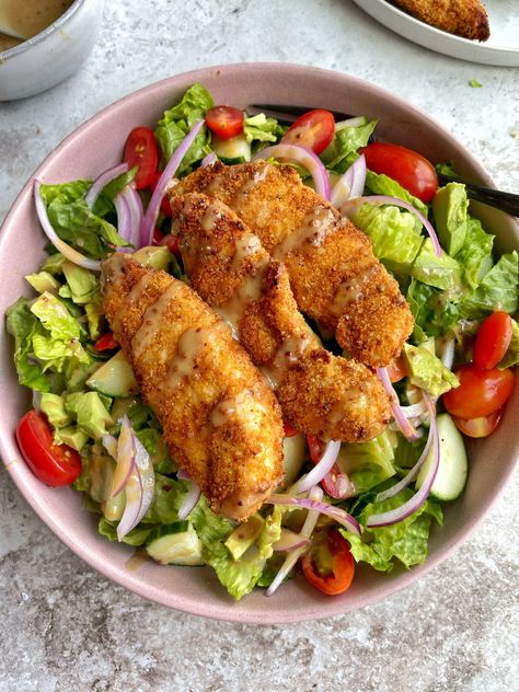 Chicken Tender Salad, Fried Chicken Salads, Air Fried Chicken Tenders, Fried Chicken Tenders, Plats Healthy, Crispy Chicken Tenders, Chicken Tender, Healthy Food Menu, Air Fried Chicken