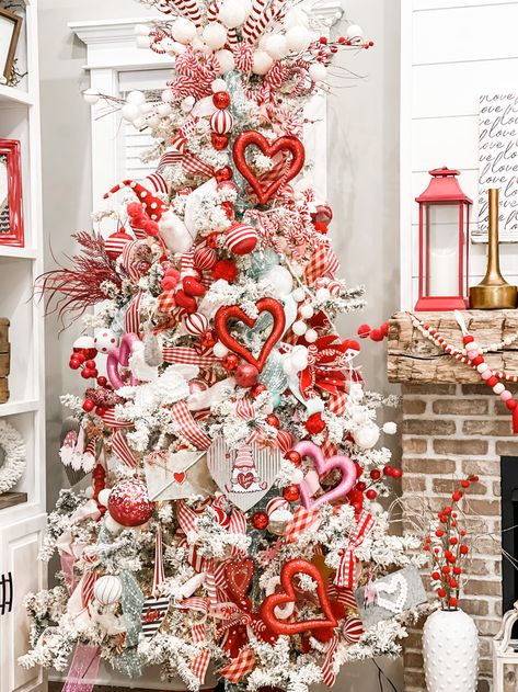 Valentines Tree Decor, Hearts Christmas Tree, Valentines Day Christmas Tree Ideas, Valentine Trees Decorated, Seasonal Christmas Tree Ideas, Valentine Tree Ideas Diy Crafts, Valentine Trees Ideas, Valentine Christmas Tree Decorations, Valentine’s Tree