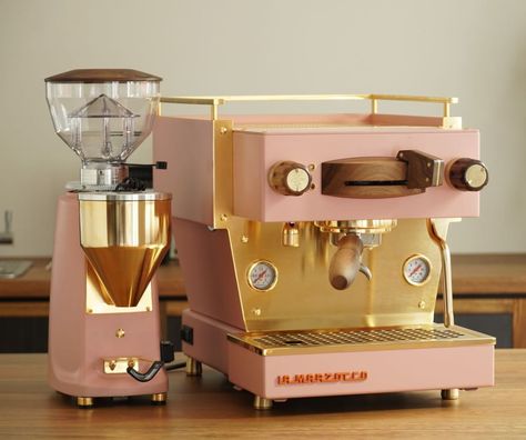 Best Espresso Machine, Home Coffee Bar, Espresso Bar, Tools And Toys, Best Espresso, Coffee Corner, Espresso Machines, Coffee Station, Dream House Decor