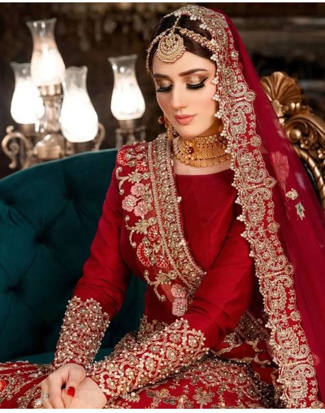 Indian Wedding Outfit Bride, Red Bridal Lehenga Pakistani, Flare Lehenga, Red Bridal Lehenga, Jannat Mirza, Pakistani Lehenga, Red Bridal Dress, Bridal Lehenga Designs, Heavy Dresses