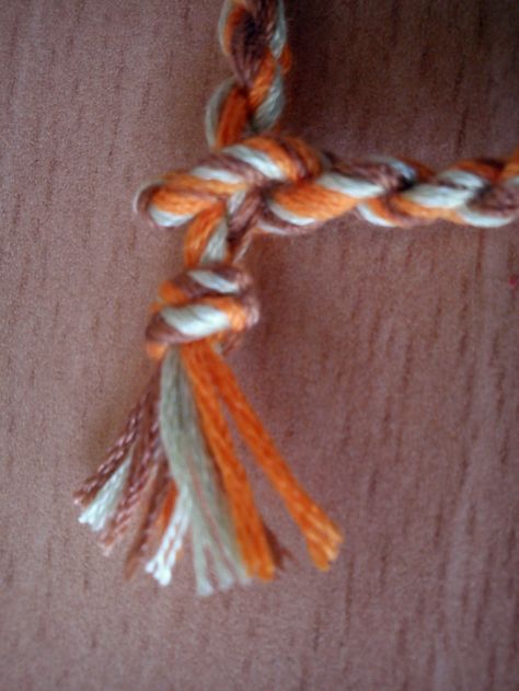 Bracelets With Embroidery Thread, Twist Friendship Bracelet, Crafts For The Elderly, Embroidery Thread Bracelets, Project Themes, Diy Embroidery Thread, Yarn Friendship Bracelets, Activities For All Ages, Yarn Bracelets