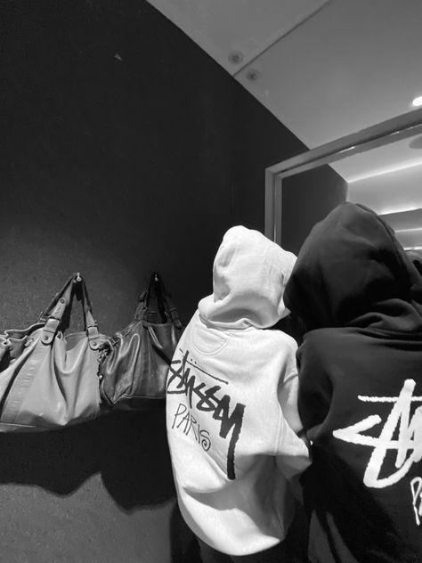 #aesthetic Couples Hoodies Aesthetic, White Hoodie Outfit, Stussy Men, Stussy Hoodie, Hoodies Aesthetic, Clean Life, Fotografi Vintage, Hoodie Aesthetic, Aesthetic Inspiration