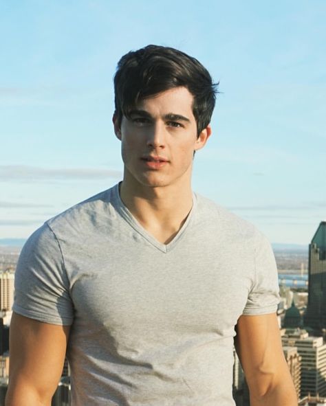 Gym Posts, Italian Male Model, Pose Art, Pietro Boselli, Italian Men, Celeb Crushes, Boarding School, Male Face, Fitness Model