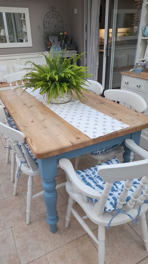 Refurbish Dining Room Table Wood, Refurbished Furniture Dining Table, Old Dining Room Table Makeover, Redone Dining Room Table, Refurbished Wooden Table, Flipping Dining Table, Painted Dining Table And Chairs Colors, Chalk Painted Dining Table And Chairs, Colored Kitchen Table