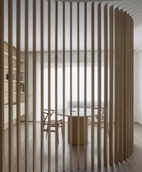 Curved Room Divider, Interior Design Partition, Curved Walls Interior, Wall Design Living Room, Partition Wall Ideas, Partition Wall Design, Modern Partition Walls, Living Room Living Room, Living Room Partition