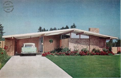 For this 1958 house, the patio doubles space! Plan provided - Mister Vintage 1950 House Exterior, 1950s House Exterior, 60s House Exterior, Retro House Exterior, 70s Home Exterior, 80s House Exterior, Gable Carport, 70s House Exterior, 1950 House