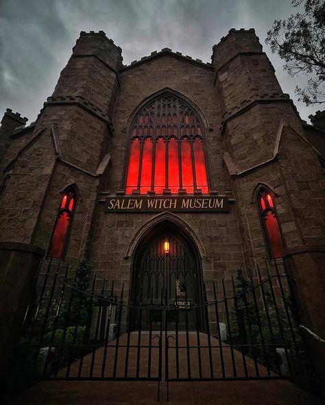 @halloween_creepers on Instagram: “This is the Salem Witch Museum, originally built in the 1840's as the East Church 👻🕸 Picture by @purelysalem . . . . . . #salem #house…” Salem Massachusetts October, Salem Massachusetts Travel, Massachusetts Aesthetic, Things To Do In Salem, Salem Witch Museum, Witch Museum, Salem Halloween, Salem Mass, Massachusetts Travel