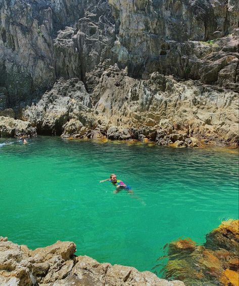 North Stradbroke Island, Brisbane Beach, Australian Summer, Stradbroke Island, Clear Beaches, Sea Cave, Rock Island, Travel Tours, Australia Travel