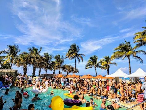 Fort Lauderdale Bachelorette Party Guide (2018 Edition) Fort Lauderdale Bachelorette Party, Fort Lauderdale Bachelorette, Fort Lauderdale Things To Do, Bachelorette Party Activities, Bachelorette Brunch, Miami Bachelorette Party, Fort Lauderdale Beach, Bachelorette Party Beach, Bachelorette Party Planning