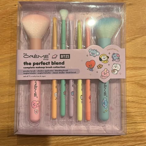 Nib And Unused Bt21 X The Creme Shop Makeup Brush Set. Set Of 7 Brushes. Bt21 Makeup Products, Bts Makeup Products, Bt21 Makeup, Bts Tickets, Elf Makeup Brushes, Bts Makeup, Army Accessories, Bts Purple, Oval Makeup Brush