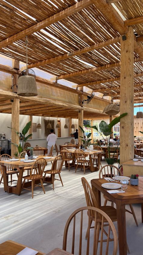 Beach Hotel Restaurant Interior Design, Outdoor Beach Restaurant Design, Beach Style Restaurant, Cafe Roof Design, Beach Club Architecture, Jamaican Restaurant Design, Rustic Restaurant Interior, Boho Restaurant, Tulum Restaurants