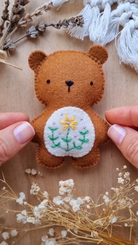 Anabella Cahwje - Baby decor & sewing tutorials | 🐻❤️ Spring is here and I thought it would be a good idea to celebrate this season with a new project. I hope you enjoy making this cute... | Instagram Dog Christmas Gifts, Spring Is Here, Baby Decor, Christmas Dog, Felt Crafts, Sewing Tutorials, Things To Think About, Felt, Christmas Gifts