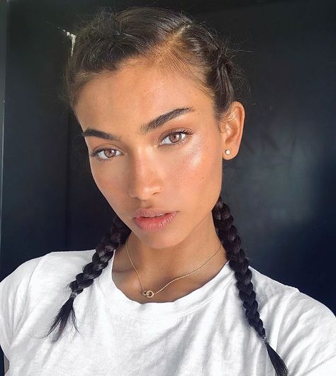 Kelly Gale, Natural Glowy Makeup, Top Makeup Products, Beautiful Lips, Hair Color Trends, Beauty Make Up, Hair Goals, Makeup Inspiration, Cute Hairstyles