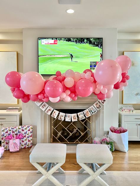 Attach Balloon Garland To Wall, Balloon Mantle, Fireplace Balloon Garland, Fireplace Balloons, Ballon Ideas, Ballon Art, Winter Wonderland Birthday Party, Twodles Birthday, Diy Mantel