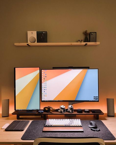 📷: @tear.drops Follow us @modernengineerhub Follow us @modernengineerhub Follow us @modernengineerhub Tag us for a feature! . . . . . . . #desk #deskinspiration #desksetups #deskorganization #lifestyle #deskspace #deskdecor #deskgoals #studymotivation #aestheticdesk #ａｅｓｔｈｅｔｉｃ #modernclassic #midcenturymodern #houseenvy #homeoffice #designoffice #officedesign #officedecor #setuptour Dual Monitor Setup, Gaming Desk Setup, Computer Desk Setup, Desk Setups, Home Studio Setup, Desk Goals, Desktop Setup, Desk Inspiration, Bedroom Setup