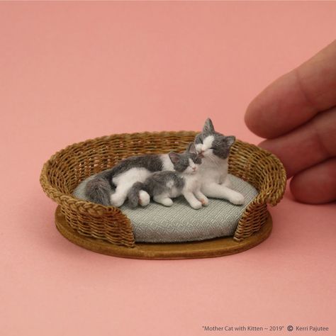 Miniature Cat, Mother Cat, Felt Cat, Miniature Animals, Miniature Crafts, Needle Felted Animals, Animal Sculptures, Felt Art, Felt Animals