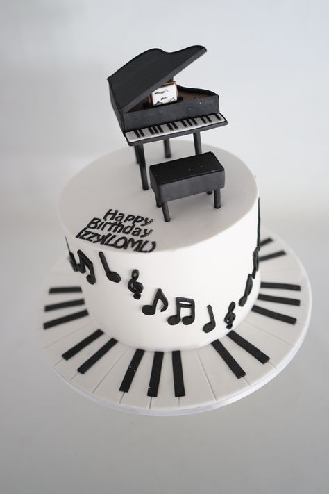 Piano Birthday Cake, Handyman Cake, Elvis Birthday, Piano Cakes, Scarf Wearing, Music Cake, Man Cake, 18th Birthday Cake, Piano Man