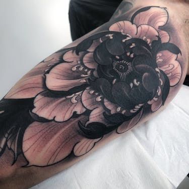 Neck Tattoo Cover Up, Crisantemo Tattoo, Blast Over Tattoo, Wrist Tattoo Cover Up, Tattoo Over Scar, Chrysanthemum Tattoo, Throat Tattoo, Blackout Tattoo, Irezumi Tattoos