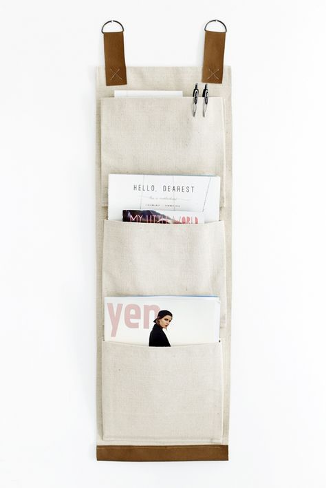 These leather and canvas wall pockets are a useful and stylish way to add a little extra storage to any room in your home! Click for the tutorial for these wall pockets! Diy Sy, Leather Wall, Magazine Holder, Trendy Sewing, Costura Diy, Pocket Organizer, Hanging Organizer, Sewing Organization, Diy Couture